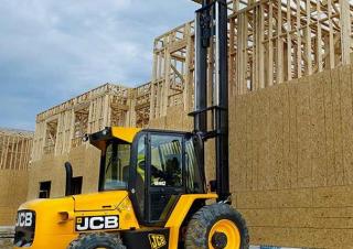 Terenowe wózki widłowe JCB 940