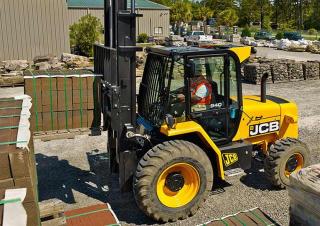 Terenowe wózki widłowe JCB 940