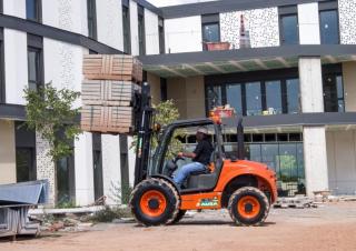 Terenowe wózki widłowe Ausa C 250 H