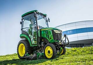 Pojazdy Traktory miejskie z zaczepem przednim John Deere 2038 R