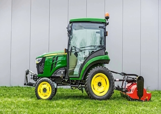 Pojazdy Traktory miejskie z zaczepem przednim John Deere 2038 R