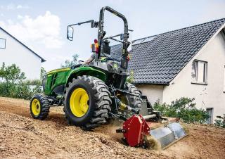 Pojazdy Traktory miejskie z zaczepem przednim John Deere 3025 E