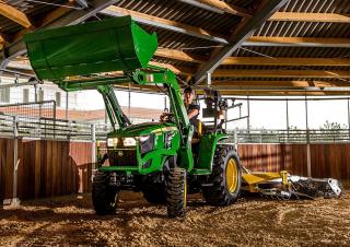Pojazdy Traktory miejskie z zaczepem przednim John Deere 3038 E
