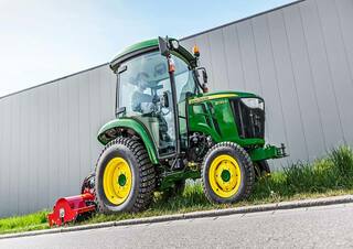 Pojazdy Traktory miejskie z zaczepem przednim John Deere 3039 R