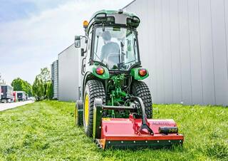 Pojazdy Traktory miejskie z zaczepem przednim John Deere 3039 R
