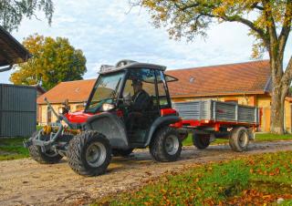 Pojazdy Traktory miejskie z zaczepem przednim Aebi TT 206