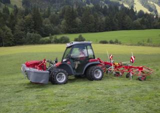 Pojazdy Traktory miejskie z zaczepem przednim Aebi TT 206+