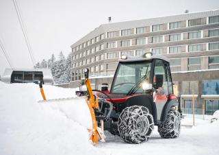 Pojazdy Traktory miejskie z zaczepem przednim Aebi TT 211+