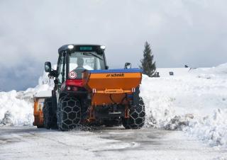 Pojazdy Traktory miejskie z zaczepem przednim Aebi TT 281+