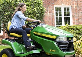 Kosiarki Samojezdne i Traktory Ogrodowe John Deere X330