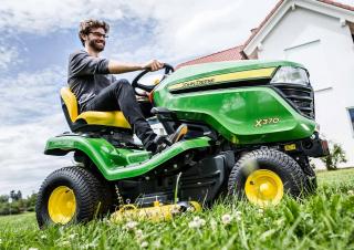Kosiarki Samojezdne i Traktory Ogrodowe John Deere X370