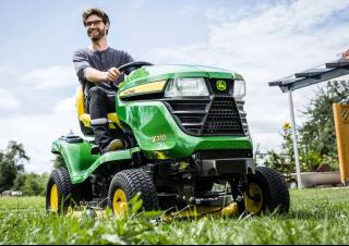 Kosiarki Samojezdne i Traktory Ogrodowe John Deere X370