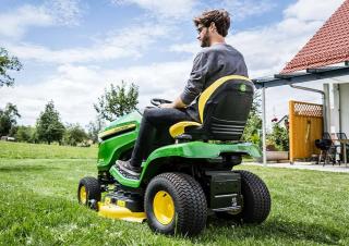 Kosiarki Samojezdne i Traktory Ogrodowe John Deere X370