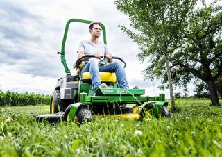 Kosiarki Samojezdne i Traktory Ogrodowe John Deere Z515E