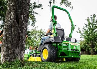 Kosiarki Samojezdne i Traktory Ogrodowe John Deere Z515E
