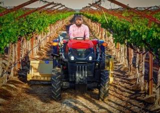 Traktory z napędem 2WD Case IH Farmall 90N