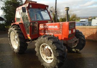 Traktory z napędem 4WD New Holland 100-90 DT