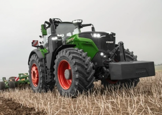 Traktory z napędem 4WD Fendt 1040 Vario Profi+ 