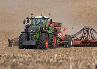 Traktory z napędem 4WD Fendt 1042 Vario PowerPlus