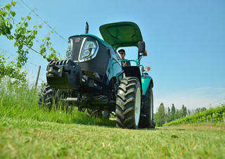 Traktory z napędem 4WD Arbos 3055