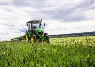 Traktory z napędem 4WD John Deere 5058E