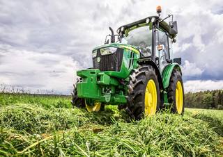 Traktory z napędem 4WD John Deere 5067E