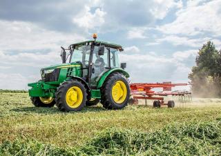 Traktory z napędem 4WD John Deere 5075E