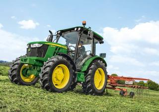 Traktory z napędem 4WD John Deere 5075E