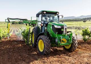 Traktory z napędem 4WD John Deere 5075GF 