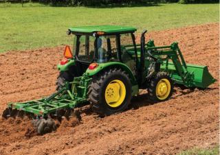 Traktory z napędem 4WD John Deere 5090E 