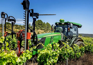 Traktory z napędem 4WD John Deere 5090EN