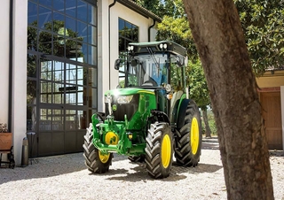 Traktory z napędem 4WD John Deere 5090GF