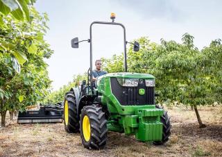Traktory z napędem 4WD John Deere 5090GL