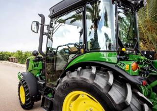 Traktory z napędem 4WD John Deere 5090GN