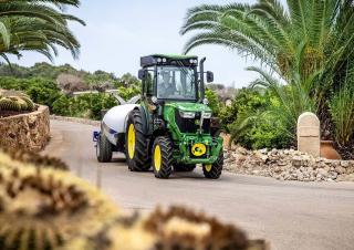 Traktory z napędem 4WD John Deere 5090GN