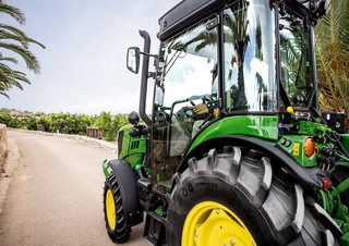 Traktory z napędem 4WD John Deere 5090GN
