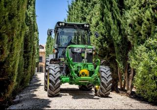 Traktory z napędem 4WD John Deere 5105GF