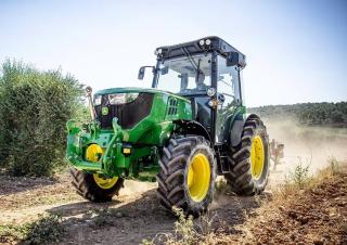 Traktory z napędem 4WD John Deere 5105GF
