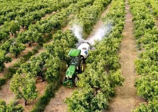 Traktory z napędem 4WD John Deere 5105GN
