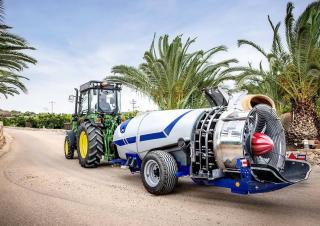 Traktory z napędem 4WD John Deere 5105GN