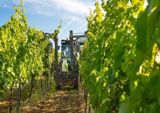 Traktory z napędem 4WD John Deere 5105GV