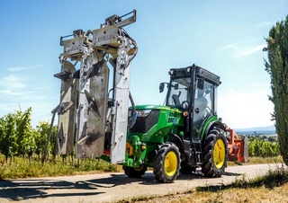 Traktory z napędem 4WD John Deere 5105GV