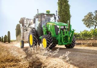 Traktory z napędem 4WD John Deere 5105ML