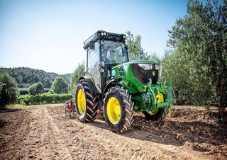 Traktory z napędem 4WD John Deere 5115GF