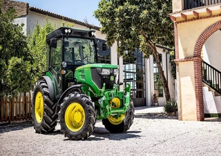 Traktory z napędem 4WD John Deere 5115GF