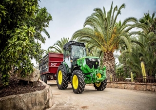 Traktory z napędem 4WD John Deere 5115GF