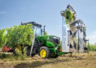 Traktory z napędem 4WD John Deere 5115GV