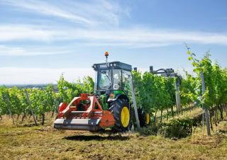 Traktory z napędem 4WD John Deere 5115GV