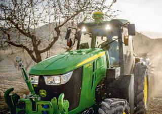 Traktory z napędem 4WD John Deere 5120ML