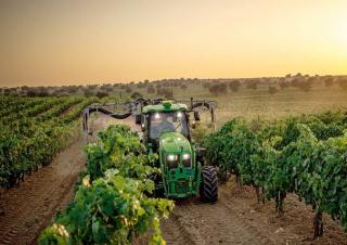 Traktory z napędem 4WD John Deere 5120ML